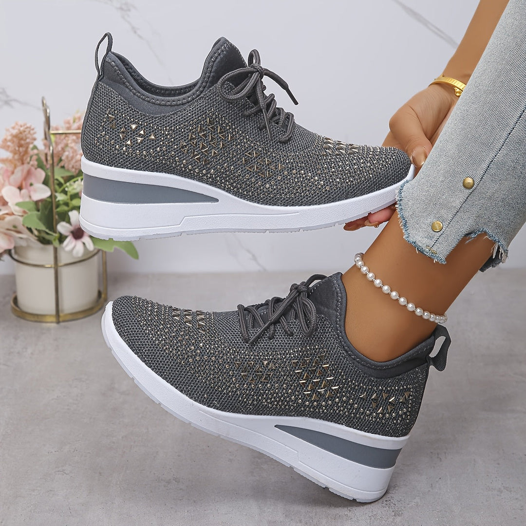 Elegante Sneakers mit Strasssteinen