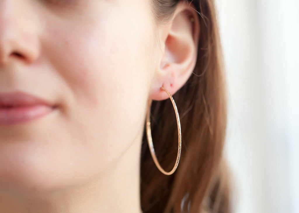 Gedrehte diamantierte Creolen - 18Karat vergoldet | Shop Nory