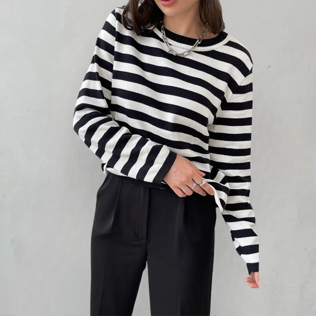Elegantes Gestreiftes T-Shirt