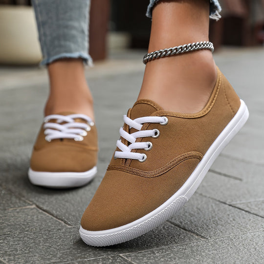 Bequeme Niedrige Canvas Sneakers In Weiß