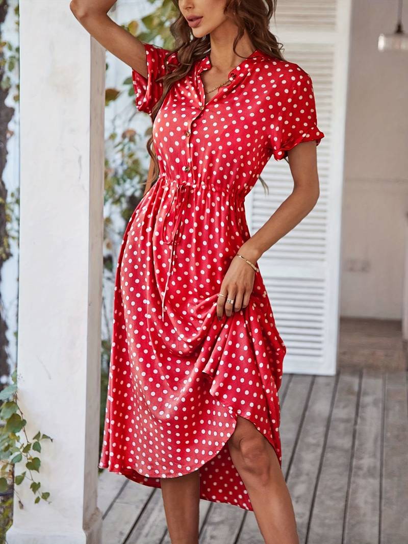 A-linien-kleid mit polka-dot-print und v-ausschnitt