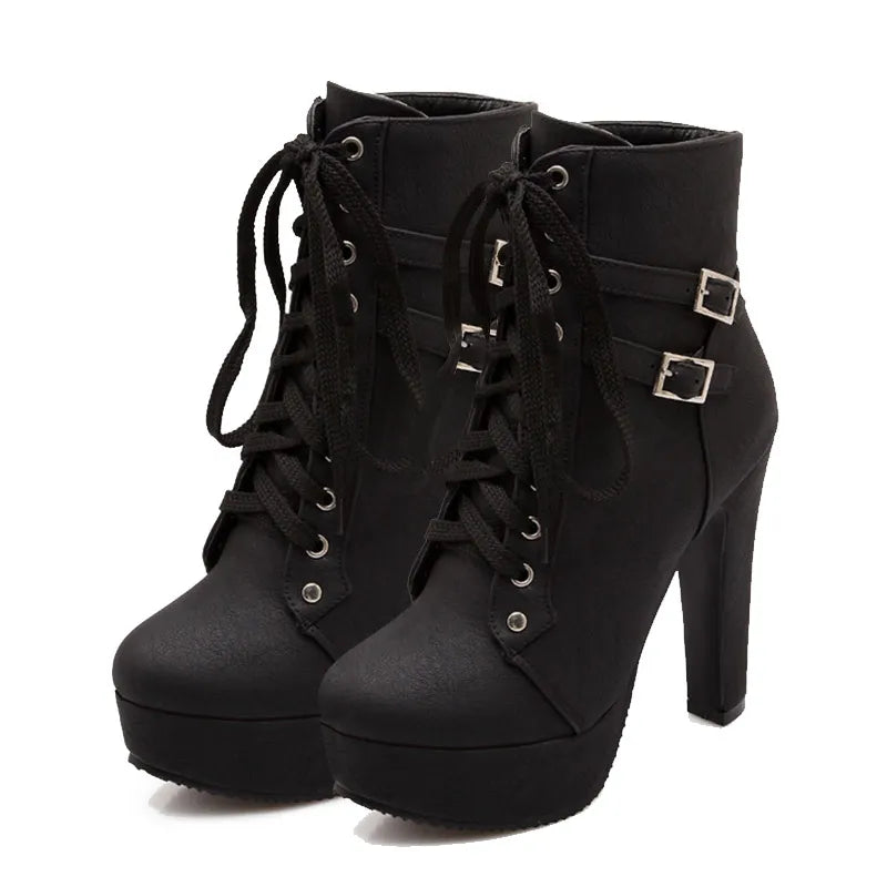 Schnürstiefel mit Gürtelschnalle
