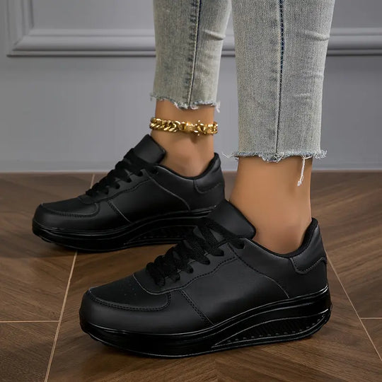 Orthopädische Sneakers mit Keilsohle