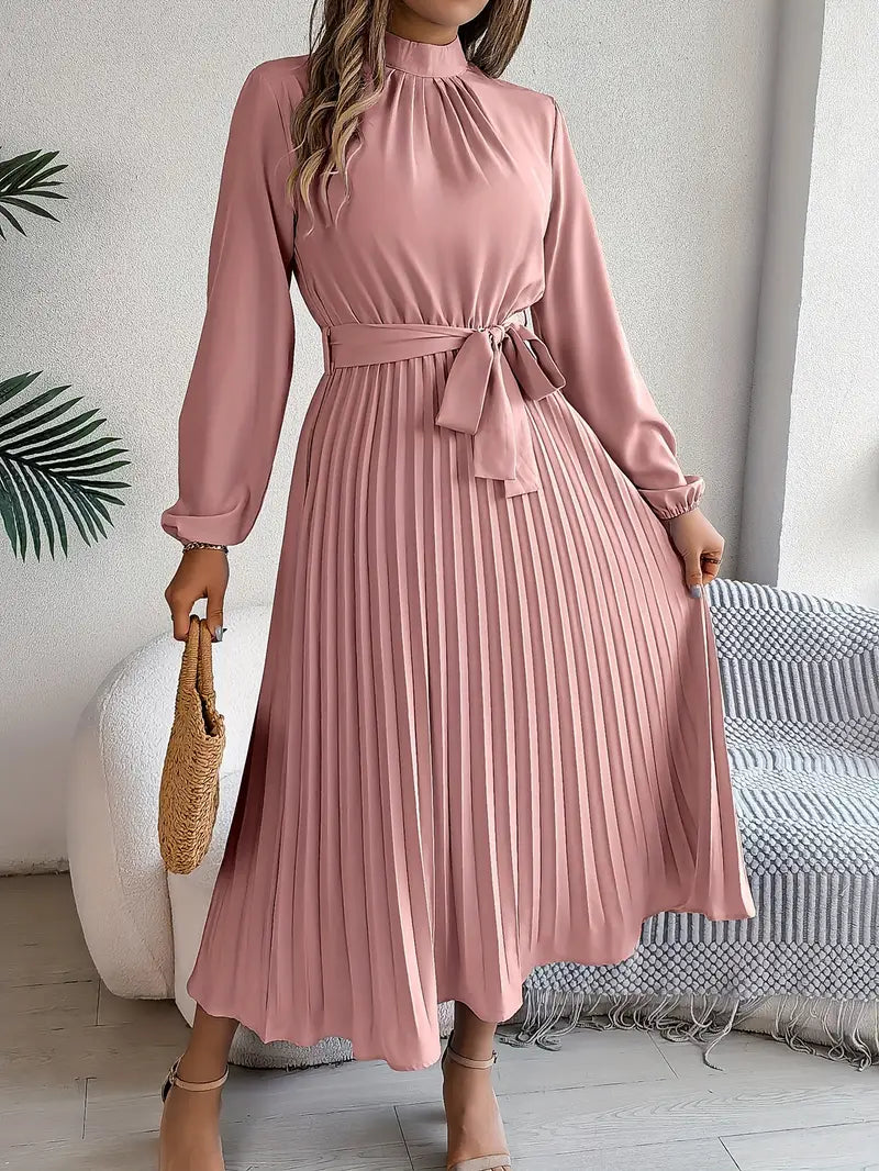 Schlichtes Kleid mit Stehkragen und Plissiertem Gürtel