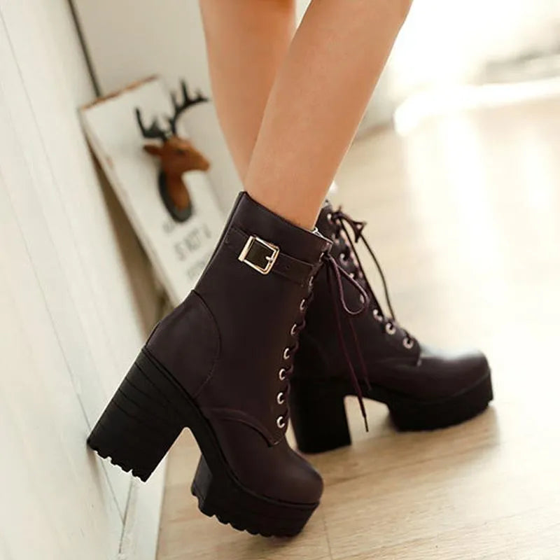 Shopnory | Edgy Schnürstiefel mit Schnalle und Profilsohle