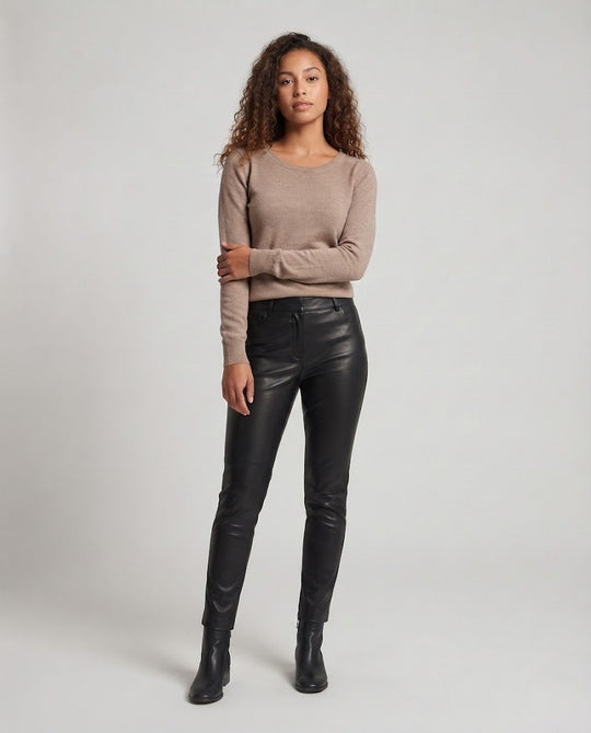 Damen Feiner Rundhalspullover aus Kaschmir‑Mix mit leichtem Stretch und feinem Rippbündchen Shop Nory