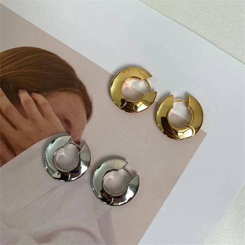 Elegante geometrische glänzende Creolen | Shop Nory