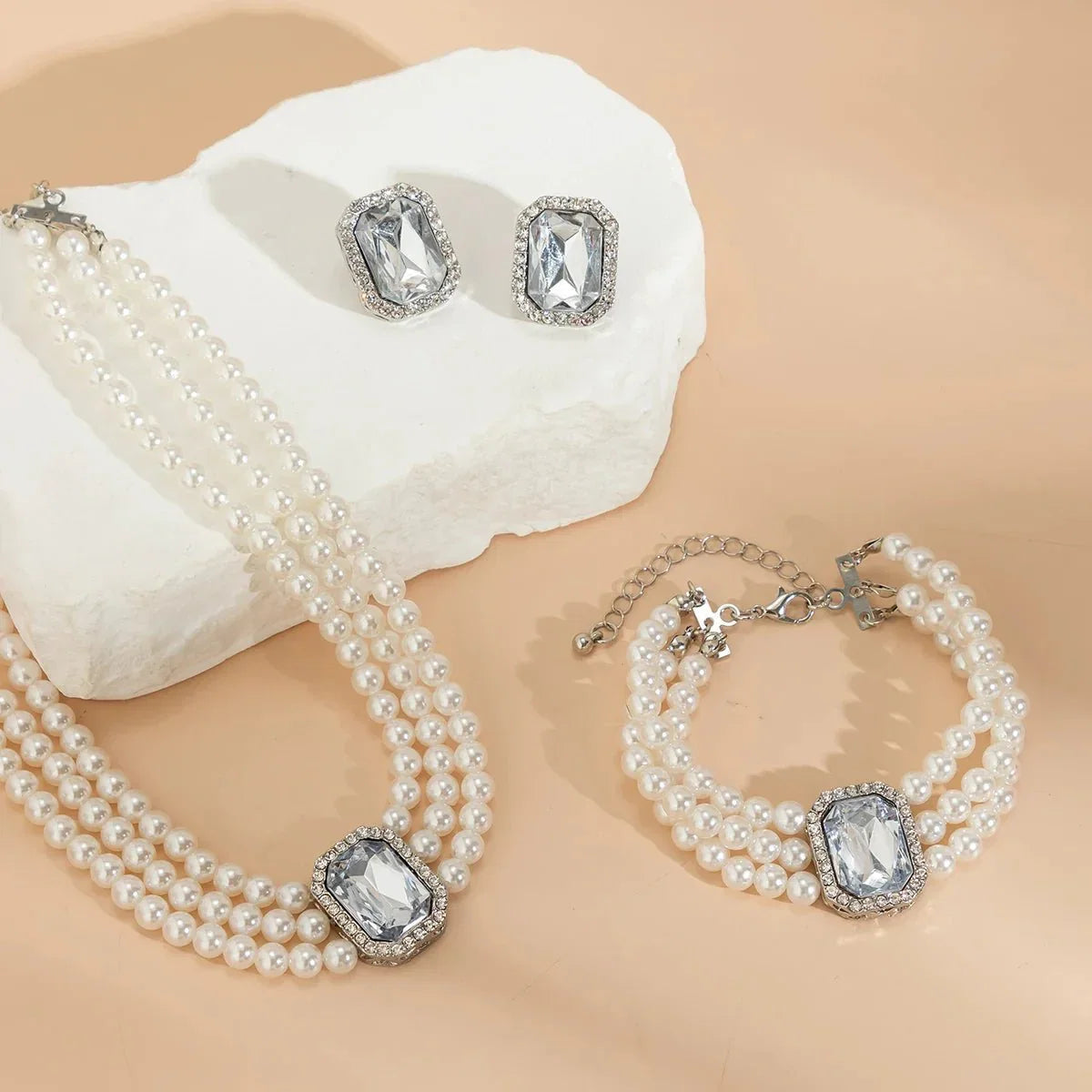 Elegantes Perlen-Diamant-Halskette, Armband und Ohrringe Set