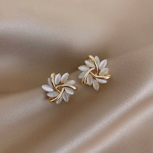 Runde Opal-Blumen-Ohrstecker in Gold - Amara | Shop Nory