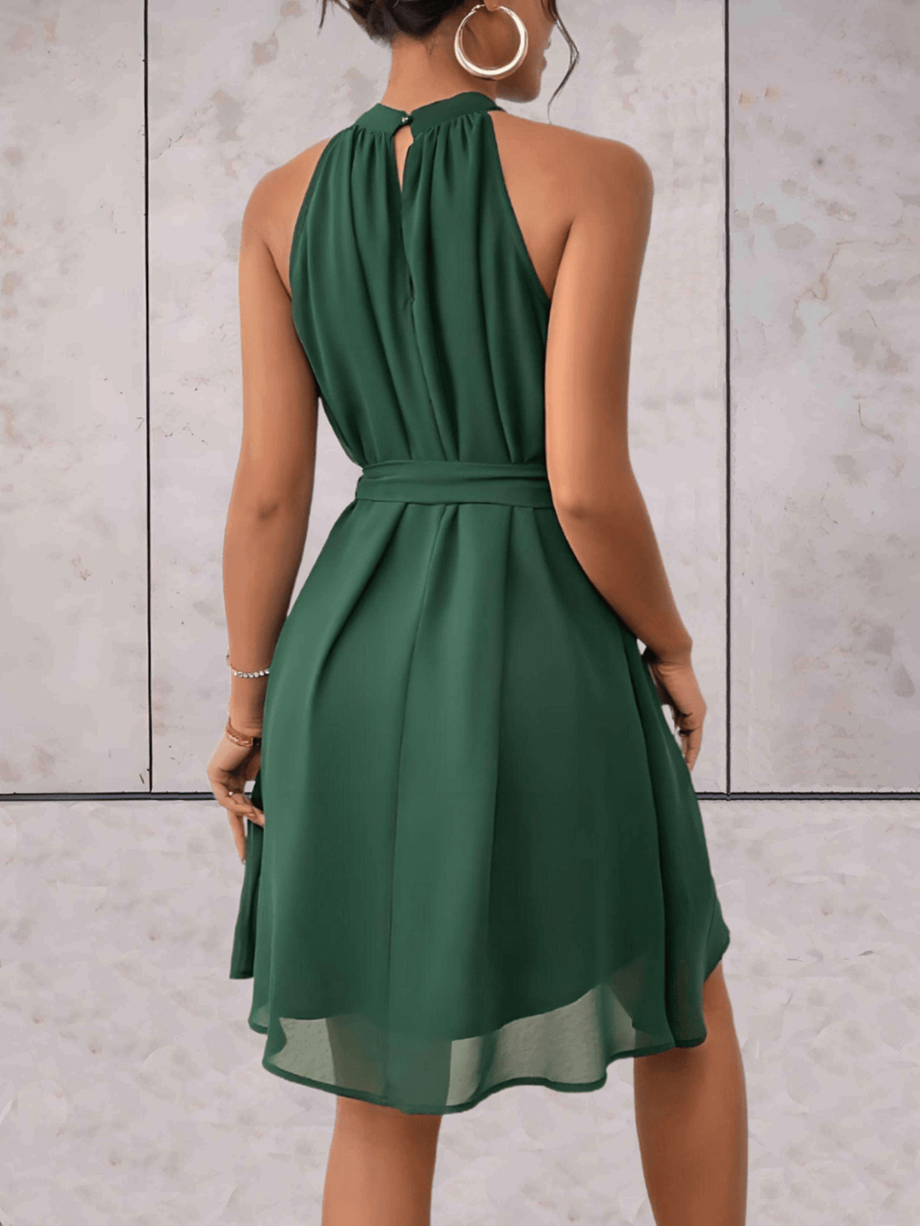 Danes Mini Kleid Einfarbiges Ärmelloses Kleid mit Rundhalsausschnitt und Bindegürtel