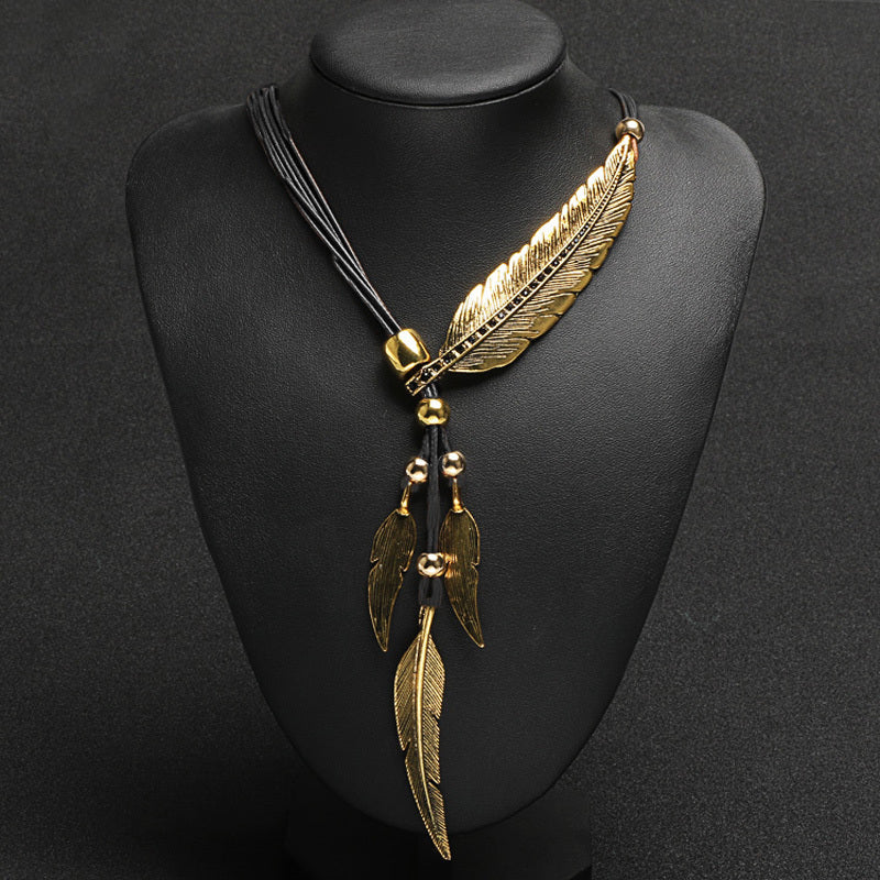 Goldene Feder Halskette Im Boho Stil