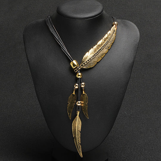 Goldene Feder Halskette Im Boho Stil