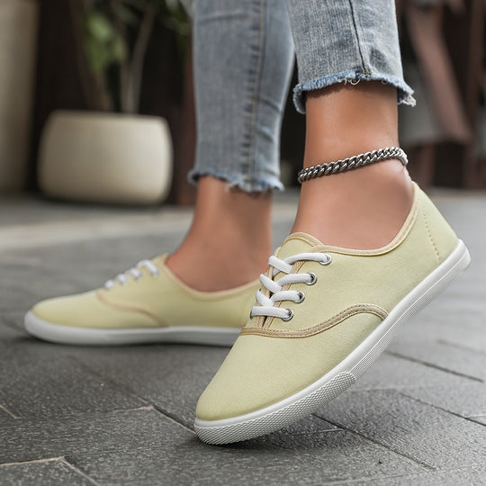 Bequeme Niedrige Canvas Sneakers In Weiß