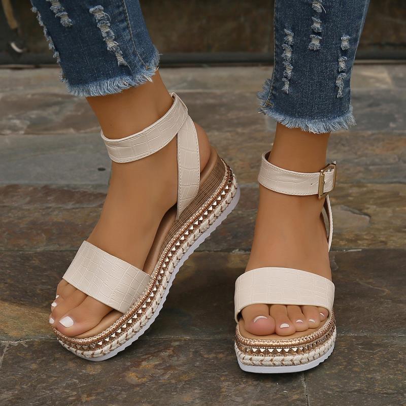 Sommer Sandalen mit Schnallenriemen und Plateau