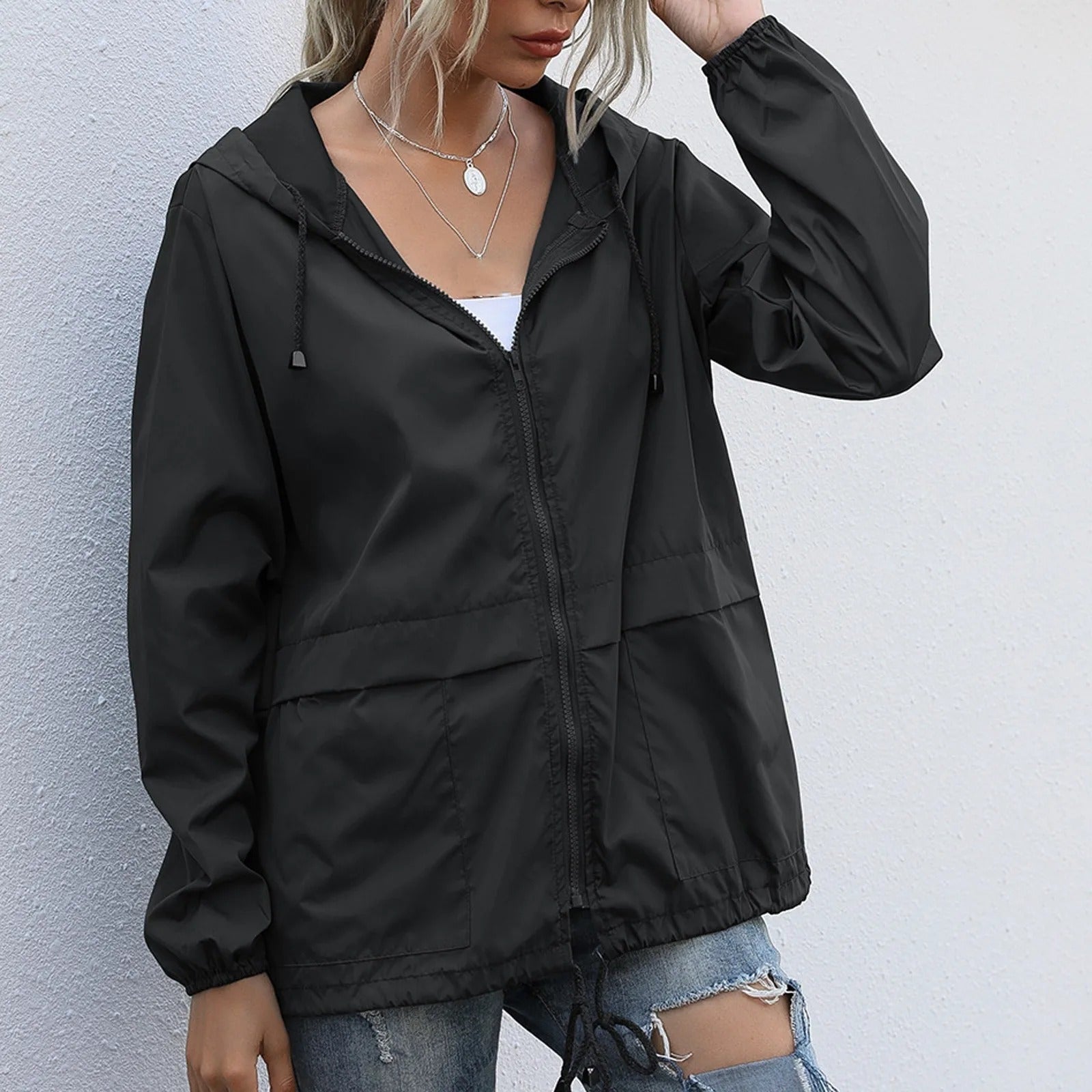 Leichte Windjacke mit Kapuze