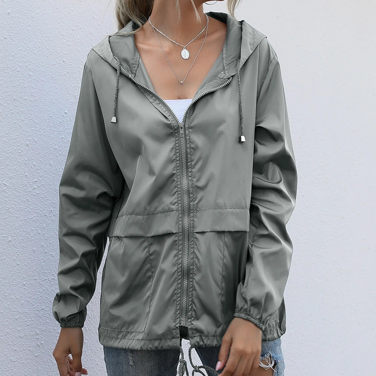 Leichte Windjacke mit Kapuze