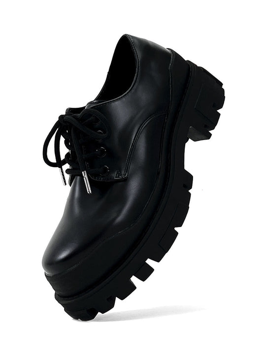 Moderne Lederschuhe mit Dicker Sohle