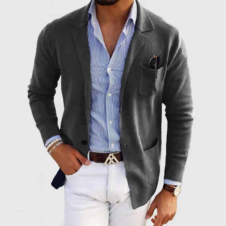 Eleganter Herrenblazer mit Revers und Knöpfen