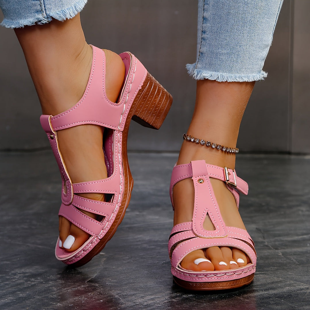Retro-Sandalen mit Blockabsatz und verstellbarem Riemen