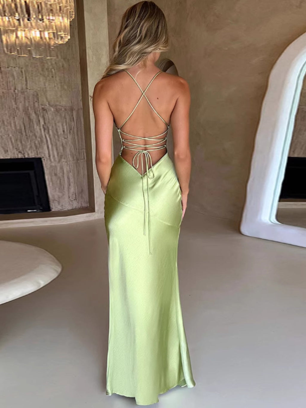 Sexy Kleid mit V-Ausschnitt
