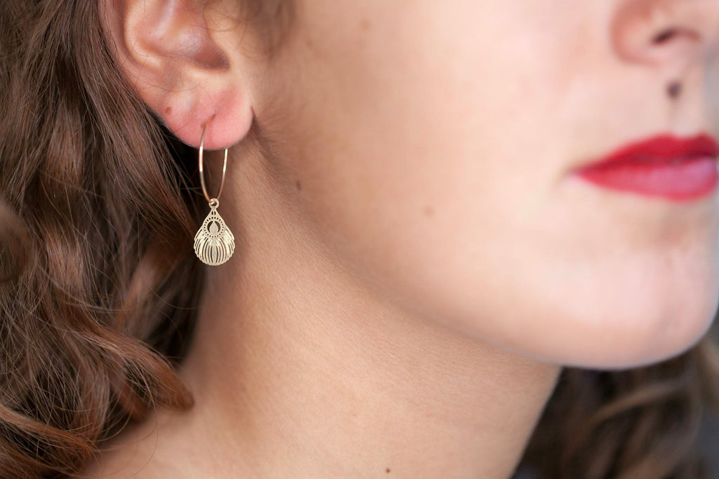 Creolen mit Feder Anhänger vergoldet, Creolen für Damen | Shop Nory