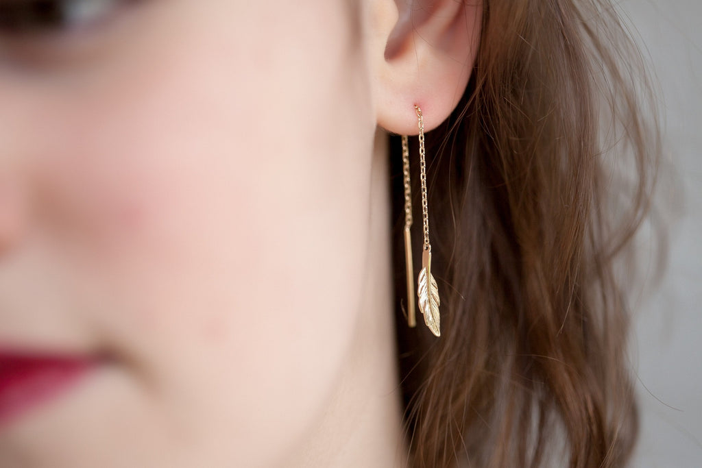 Damen Ohrhänger Lang Feder Vergoldet - Durchzieh-Ohrringe mit Blatt | Shop Nory