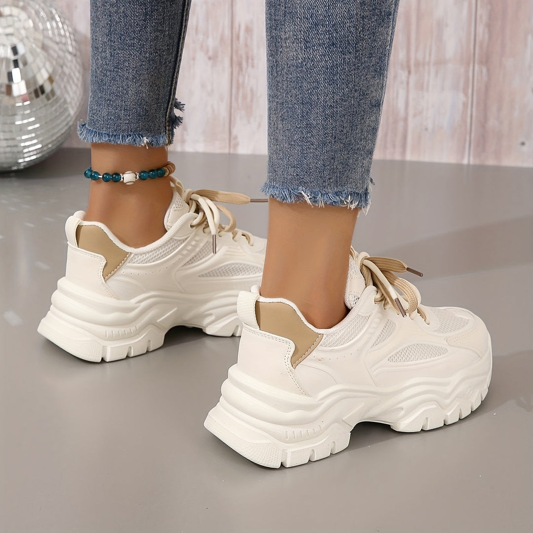 Plateau Sneakers mit Modernem Look