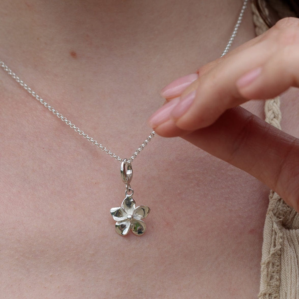 Silberne Blumenanhänger Halskette | Shop Nory