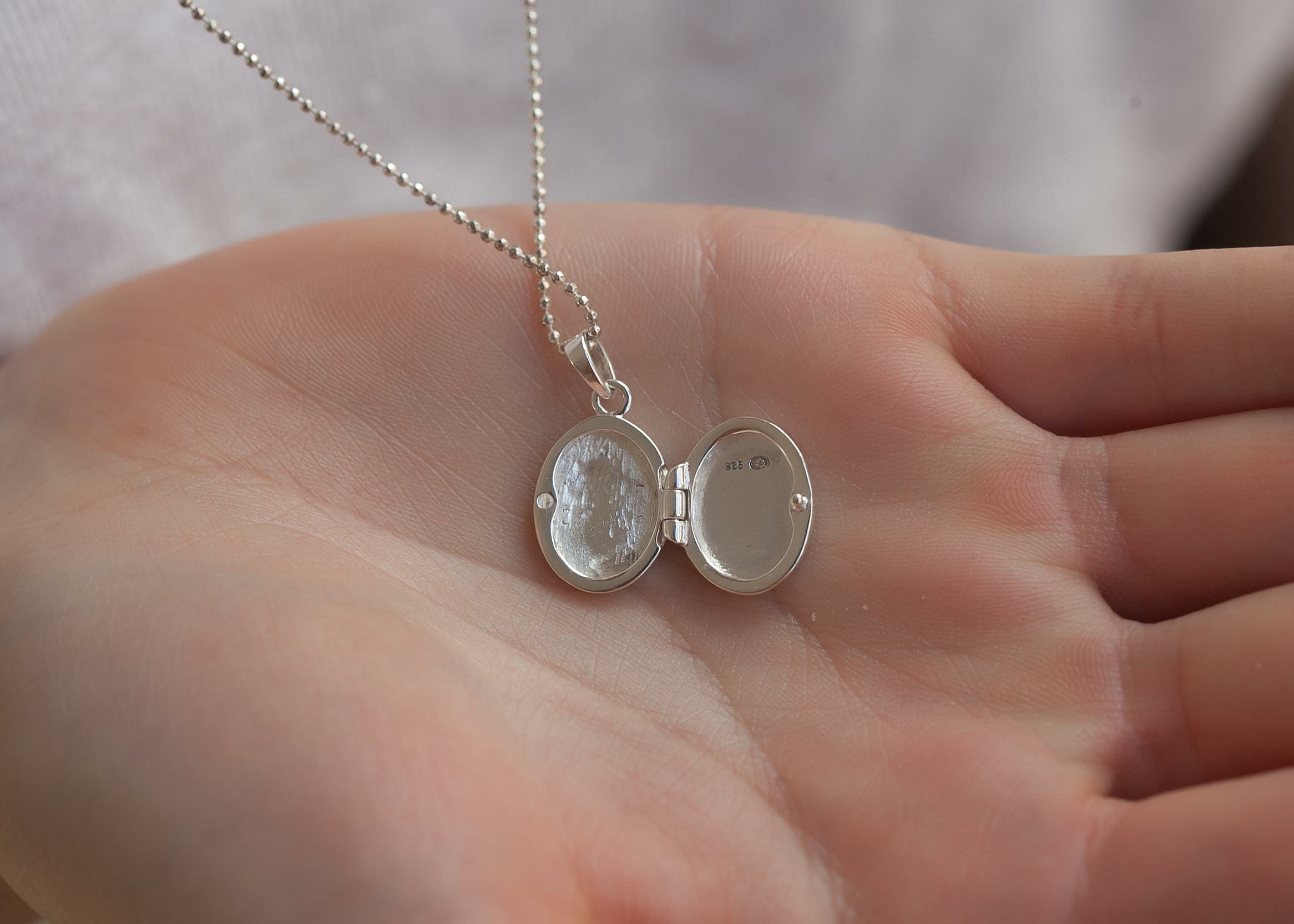 Silbernes Medaillon mit Foto – Personalisierbare Kette für Damen | Shop Nory