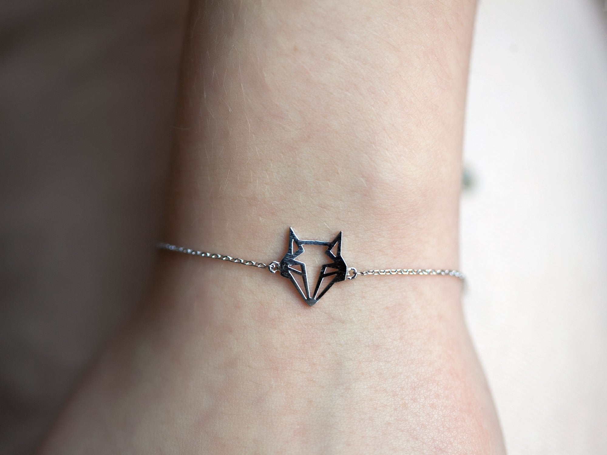 Versilbertes Origami-Armband mit Fuchs – Verspielte Eleganz und symbolische Bedeutung | Shop Nory