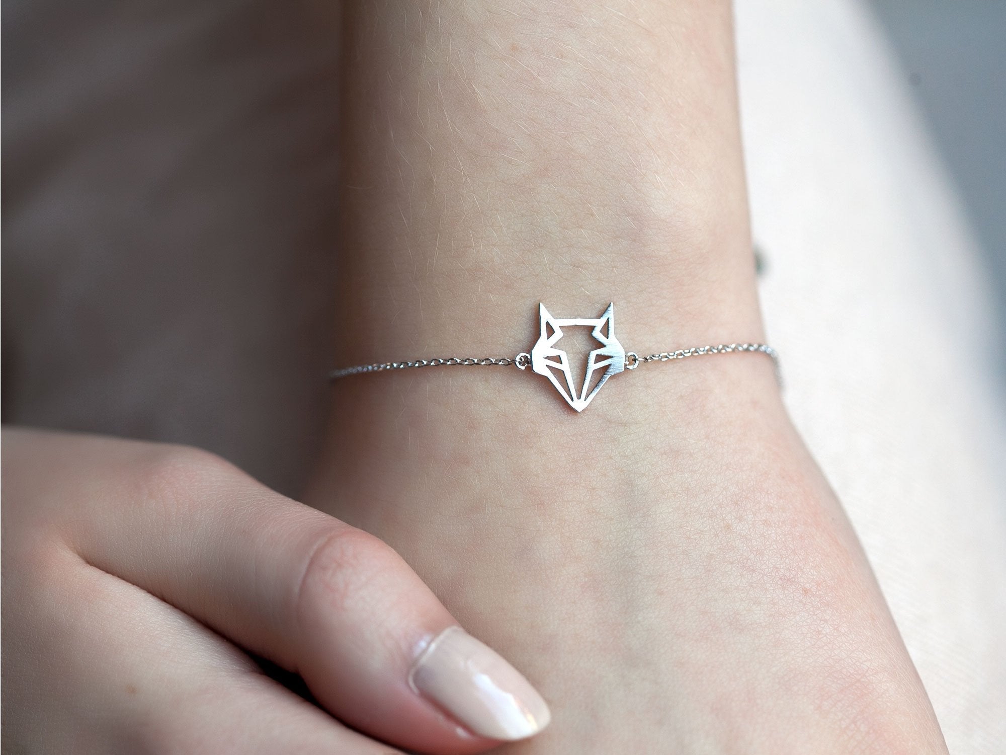 Versilbertes Origami-Armband mit Fuchs – Verspielte Eleganz und symbolische Bedeutung | Shop Nory
