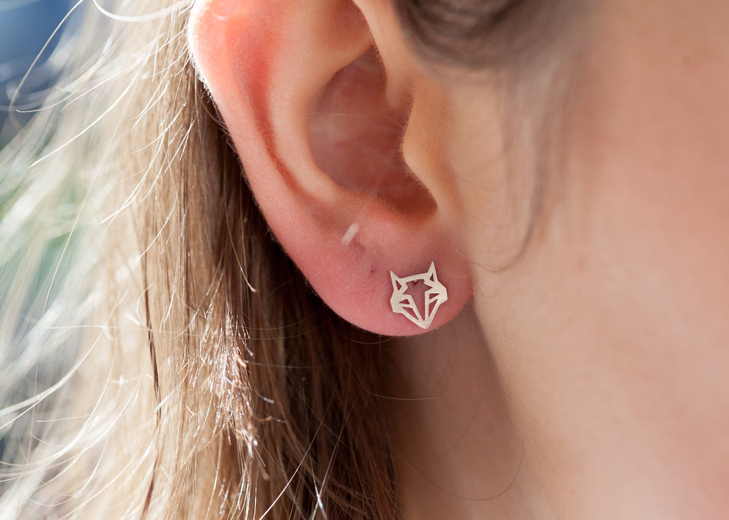 Feine Ohrringe mit Fuchs-Motiv – versilbert und hautfreundlich | Shop Nory