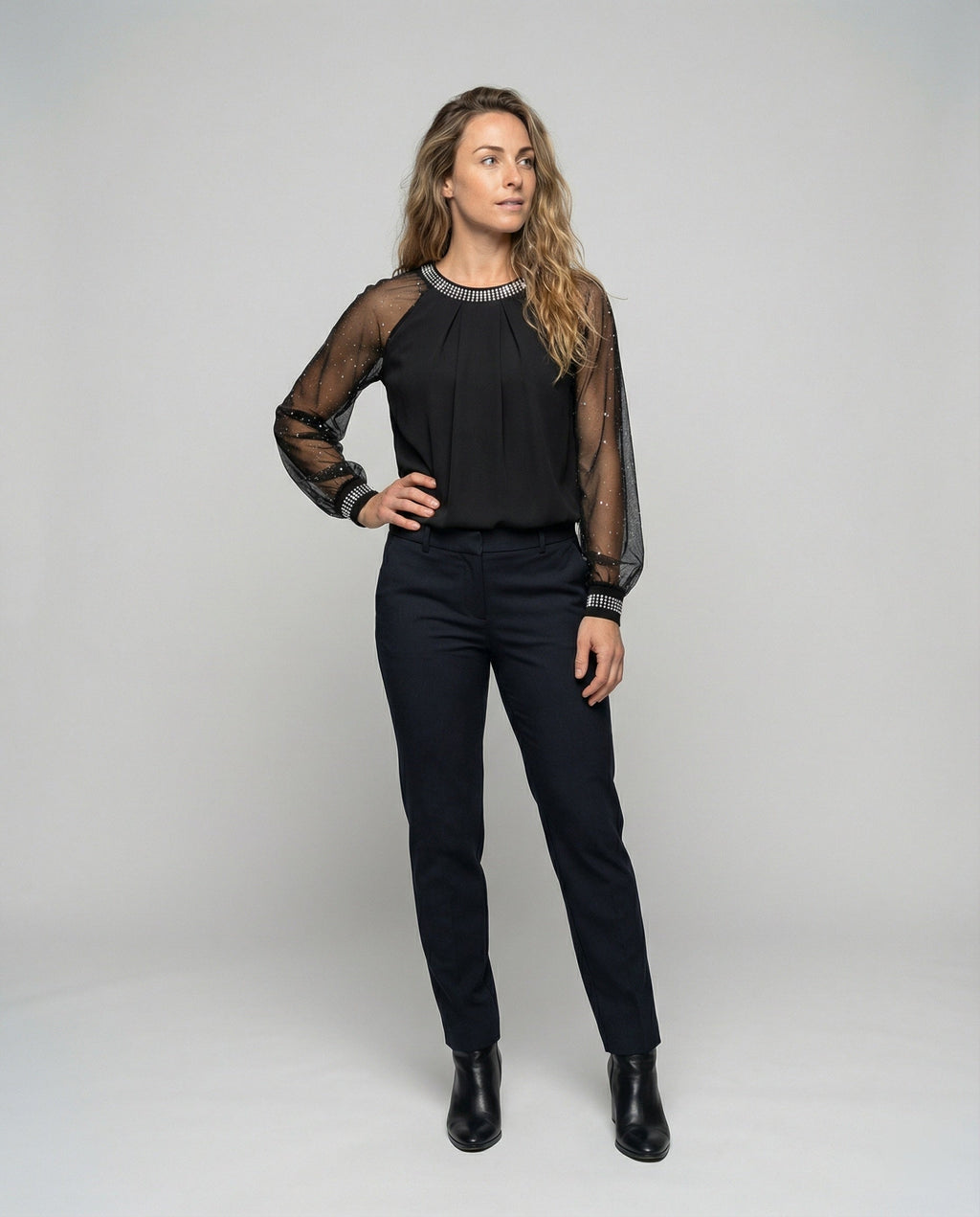 ShopNory Damen Mesh-Bluse mit Strassbesatz und transparenten Ärmeln