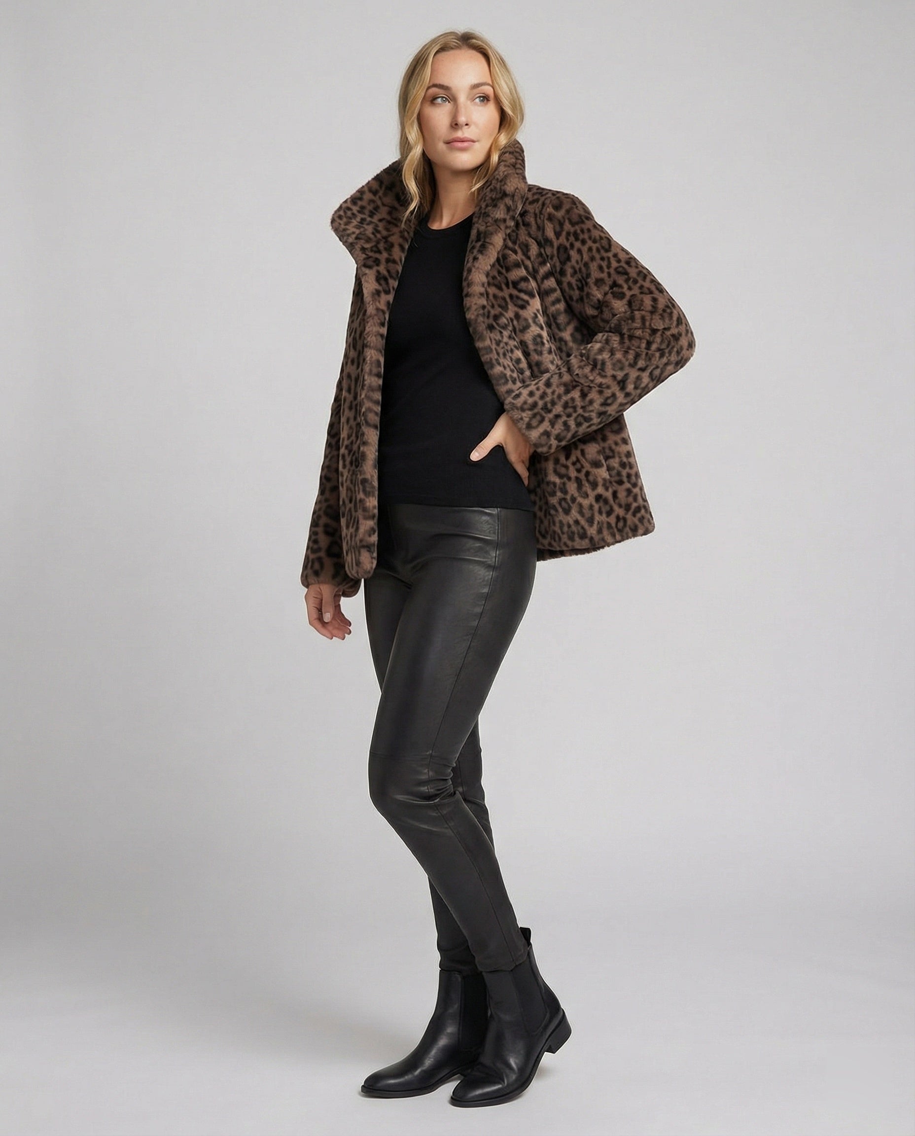 Mantel - Kunstpelz - Oversized Fit - Reverskragen - Leopardenprint