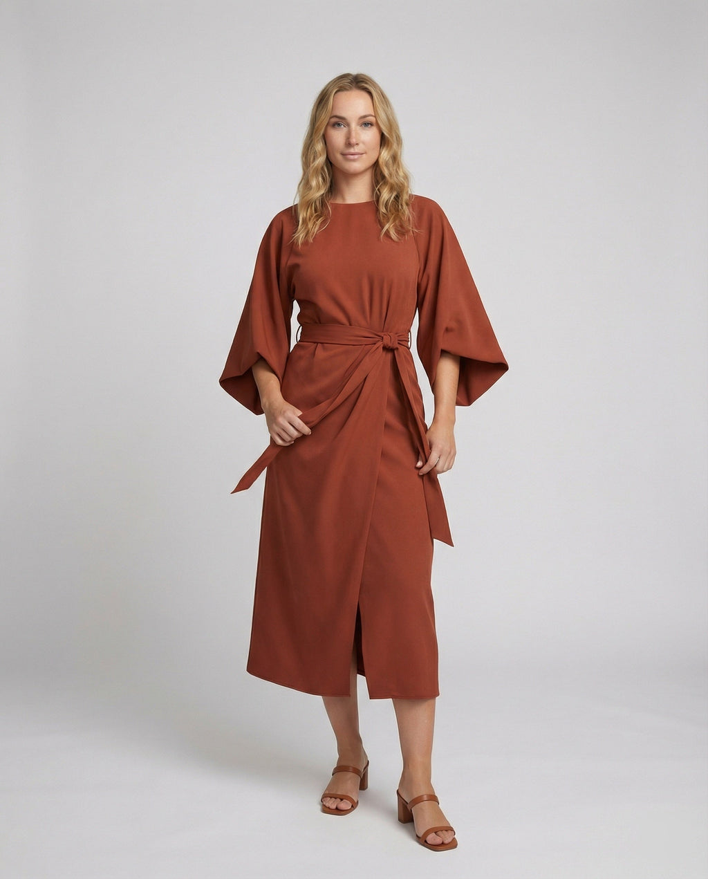Elegantes Kleid mit Laternenärmeln und Gürtel