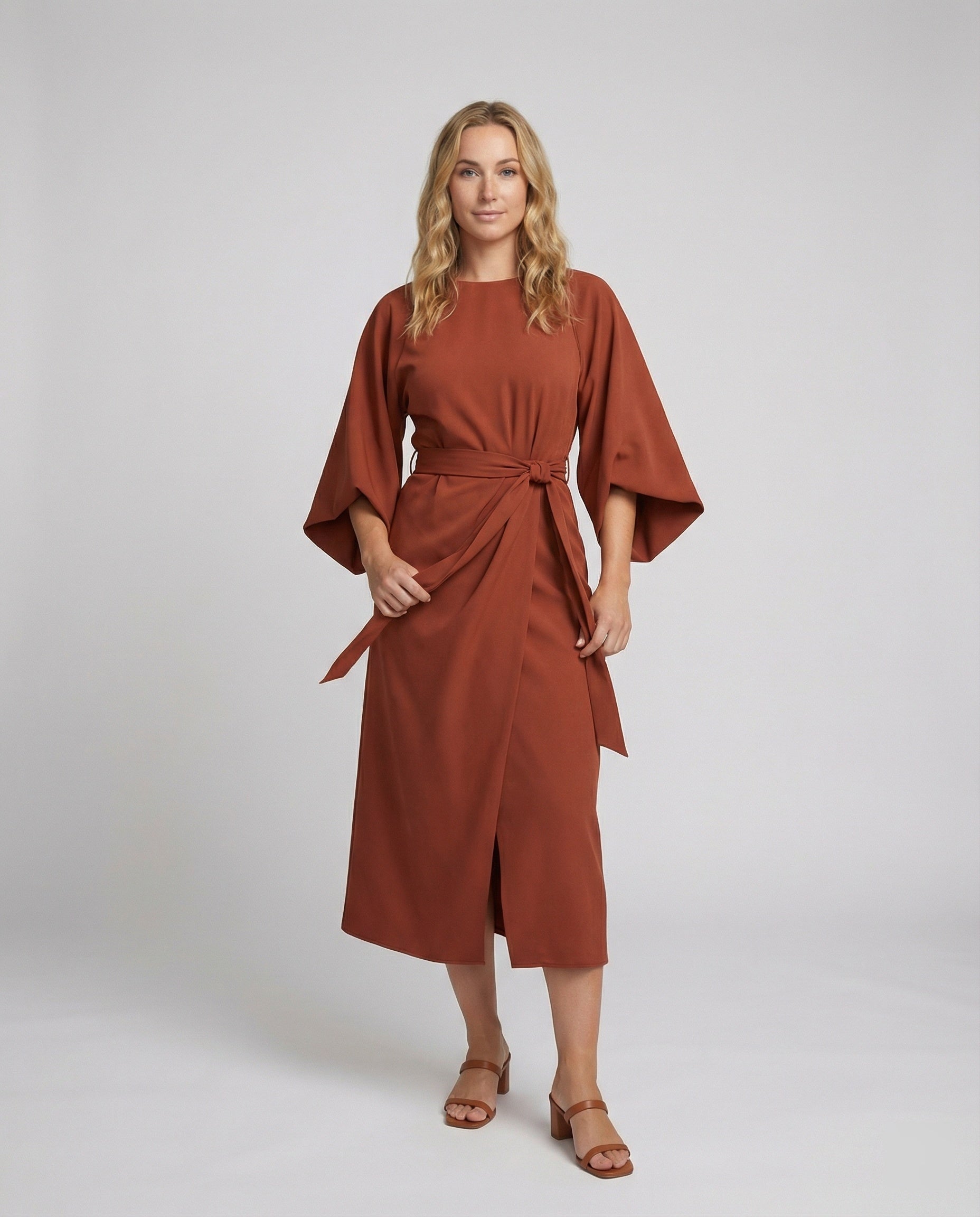 Elegantes Kleid mit Laternenärmeln und Gürtel