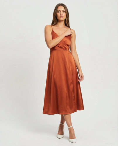 Stylisches Träger-Midi-Kleid