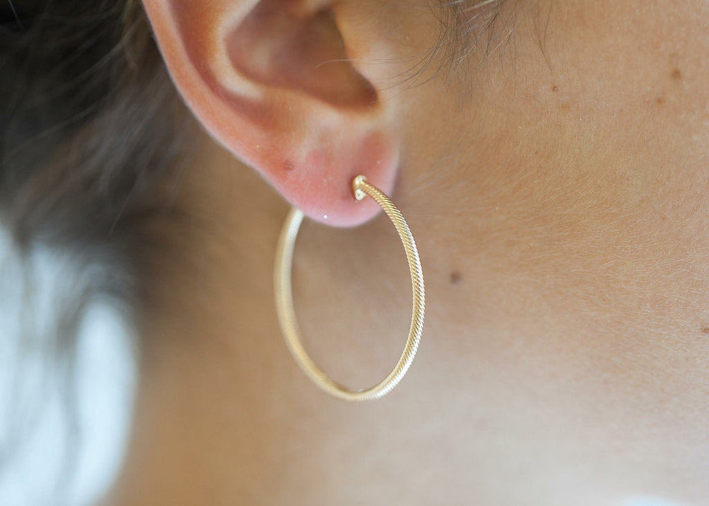 Gedrehte Creolen - 18K vergoldet | Shop Nory