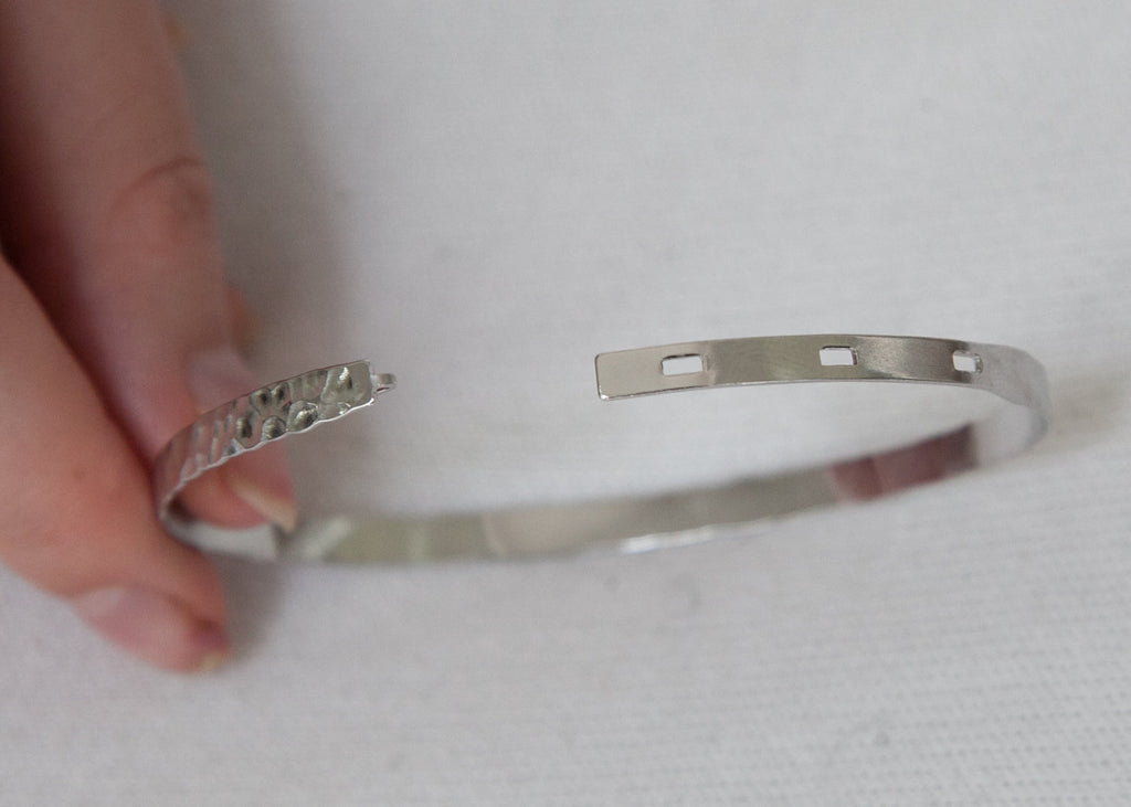 Hammerted Bangle aus Silber für Damen | Shop Nory