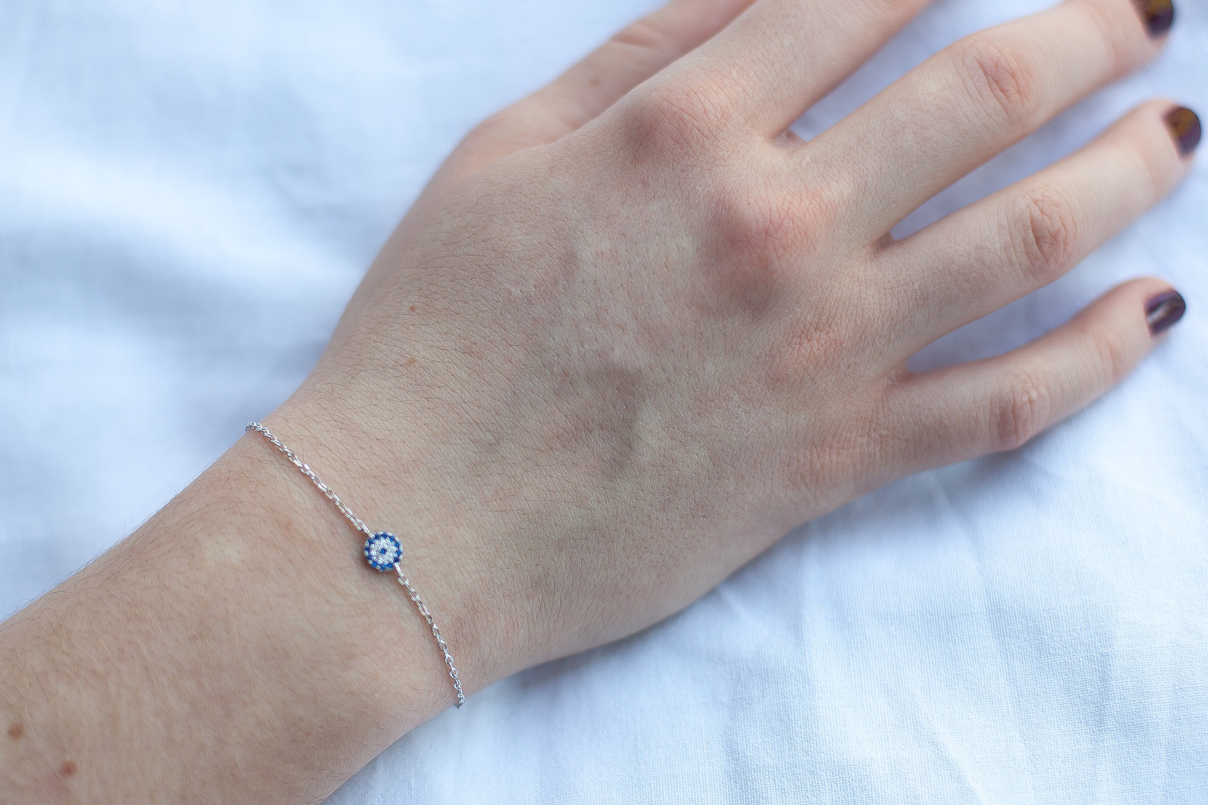 Silbernes Armband mit blauem Auge und Zirkonen – Schutz und Eleganz in einem Schmuckstück | Shop Nory