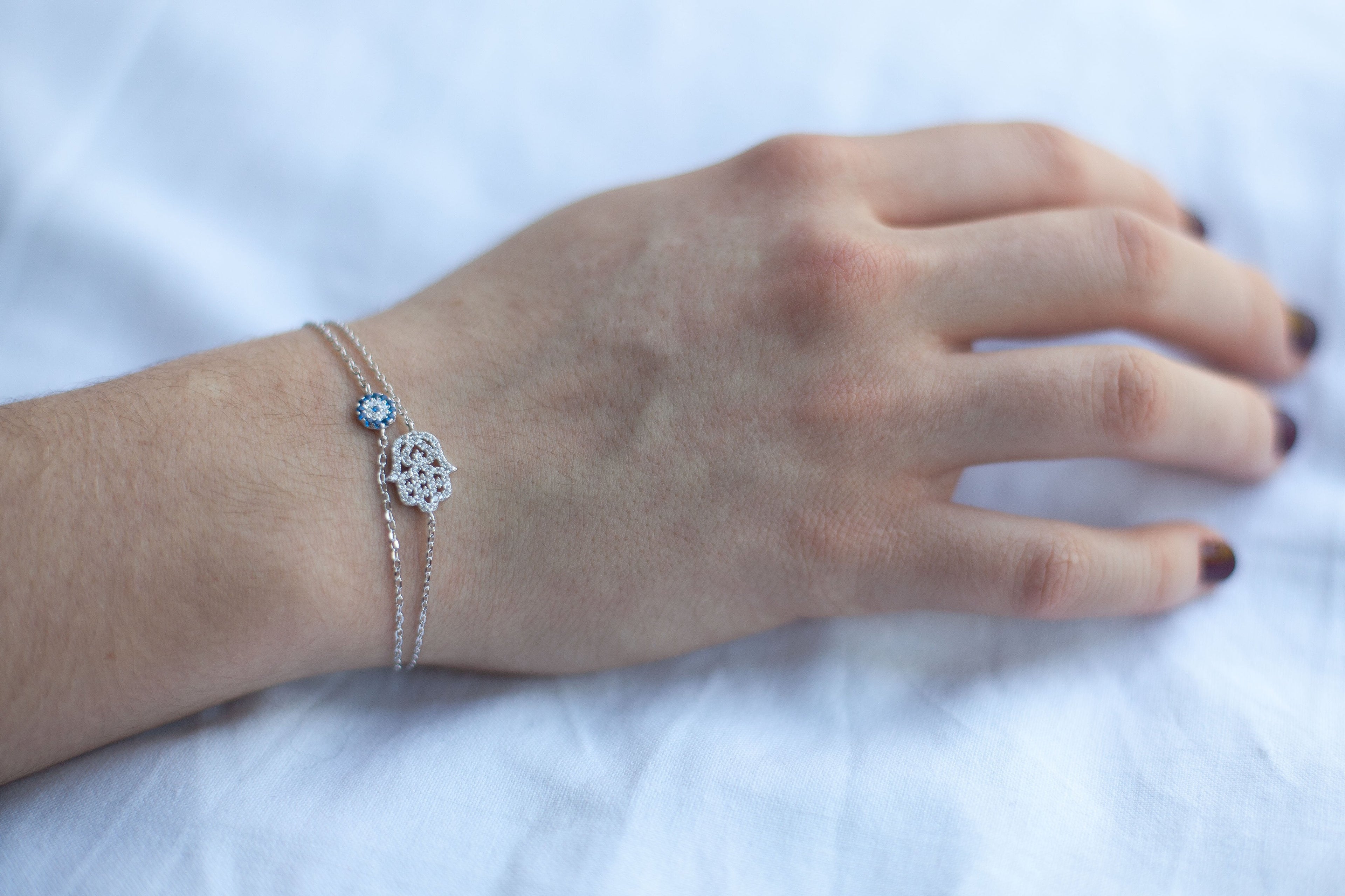 Silbernes Armband mit blauem Auge und Zirkonen – Schutz und Eleganz in einem Schmuckstück | Shop Nory