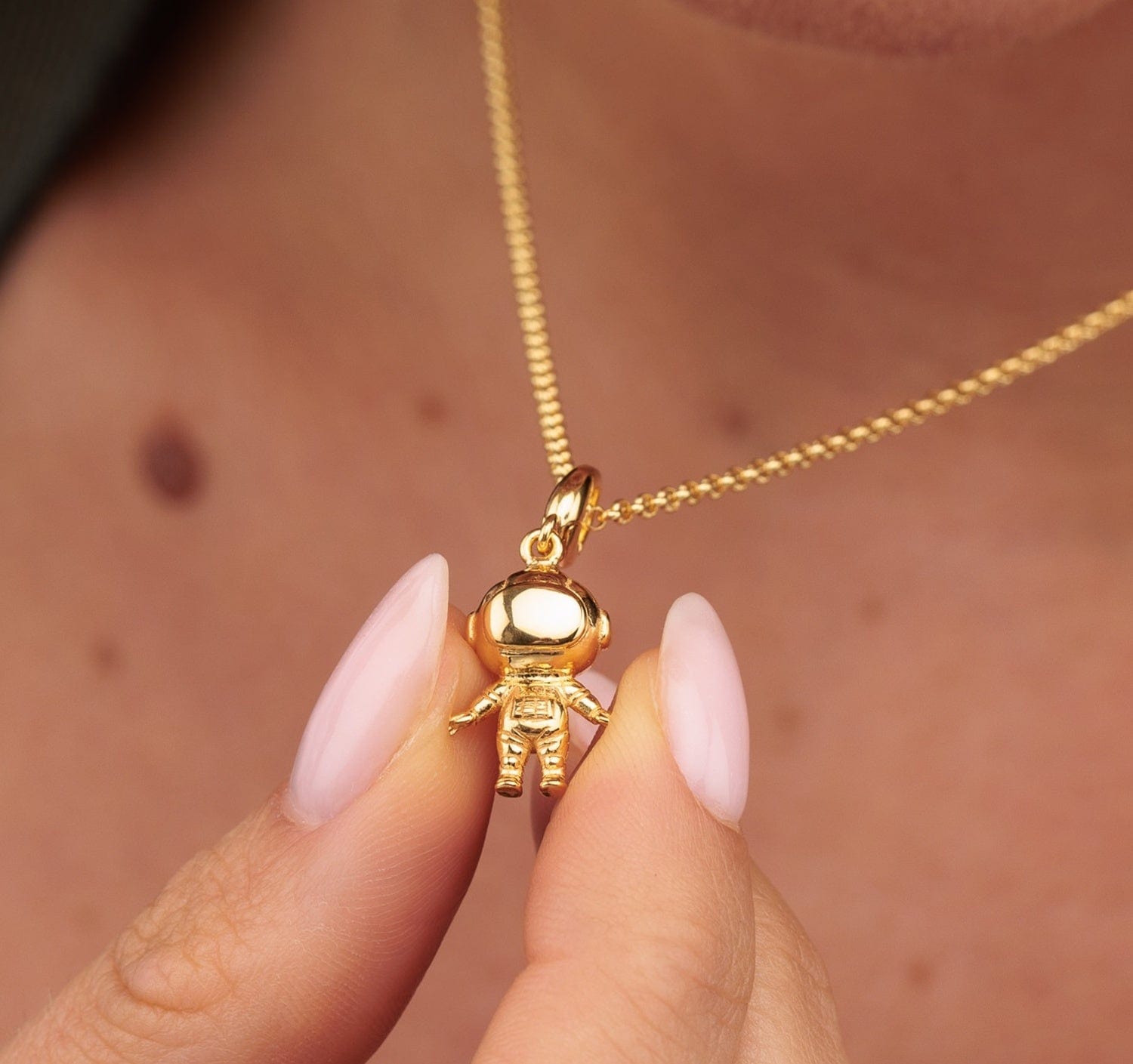 Gold Astronaut Charm Halskette | Shop Nory