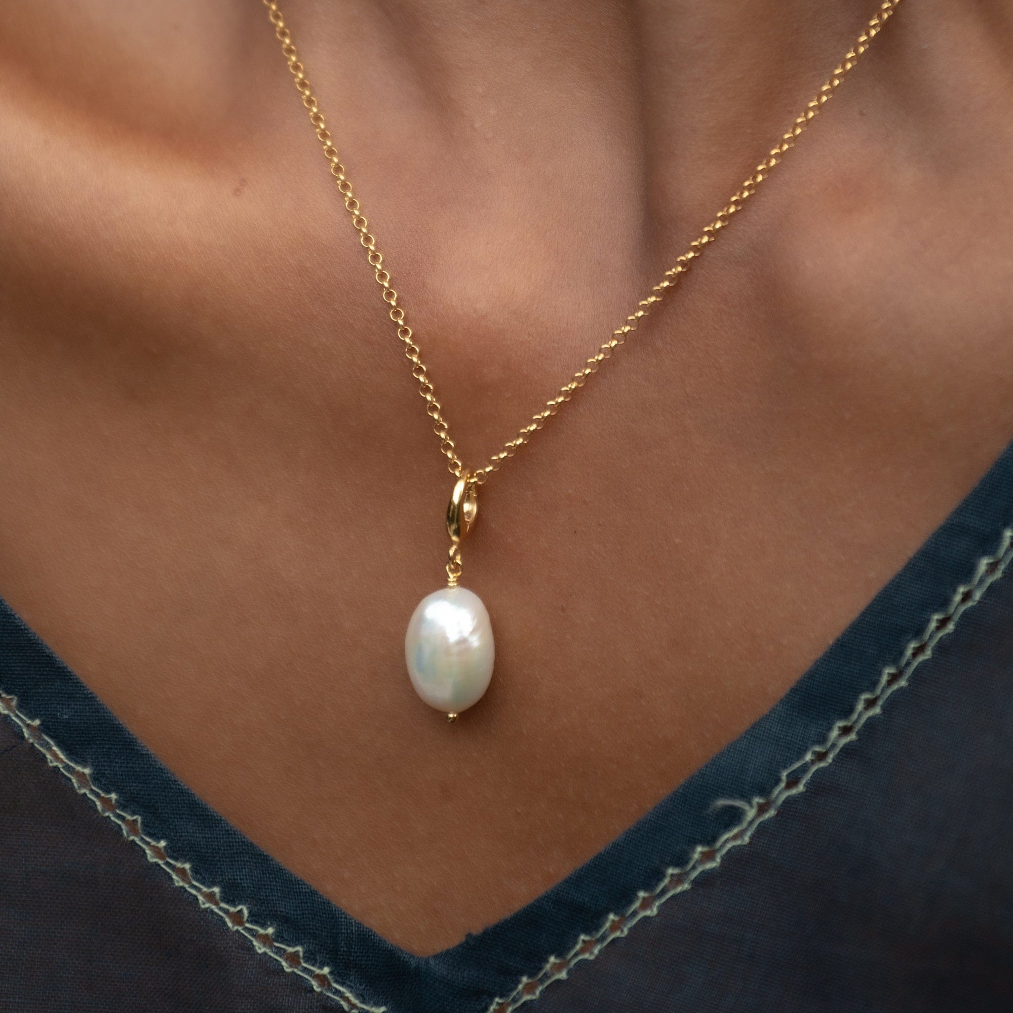 Gold Barockperlen Charm-Halskette | Shop Nory