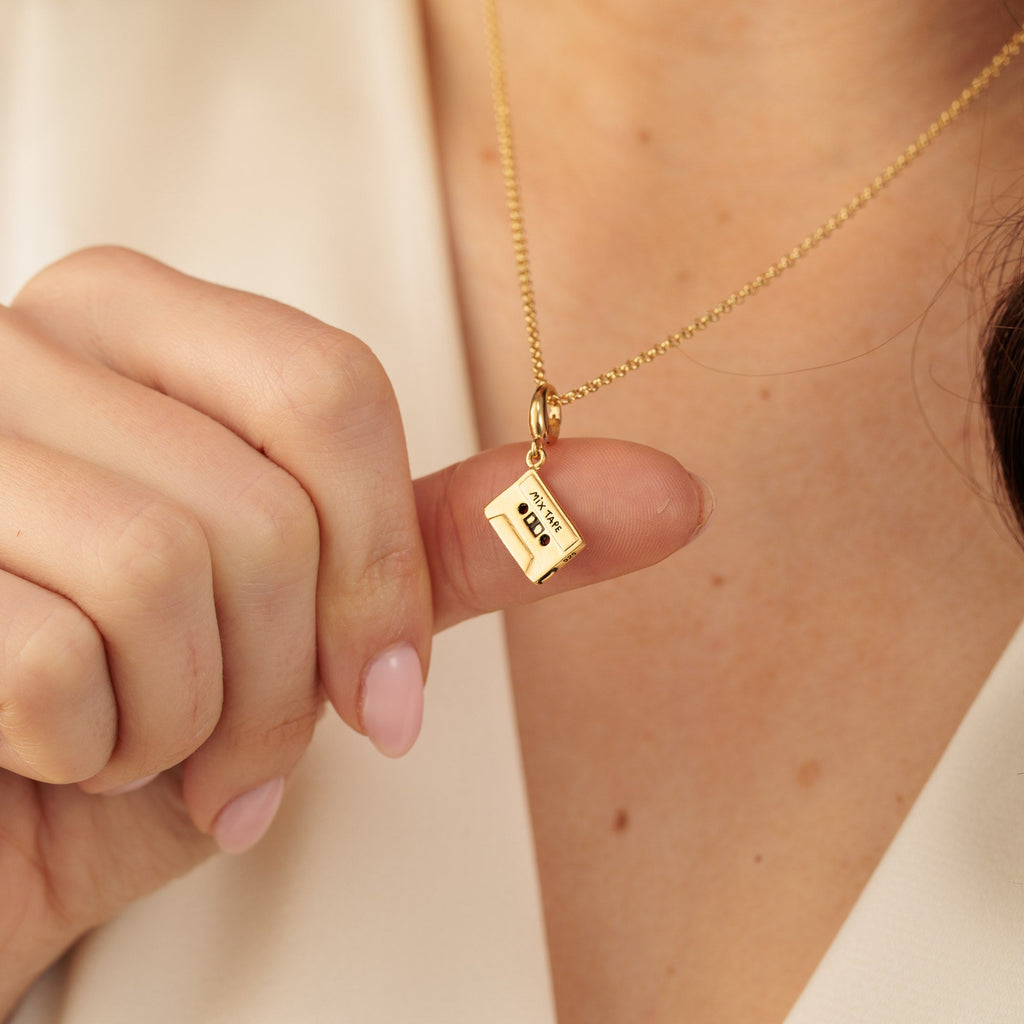 Gold Cassette Tape Charm Halskette | Shop Nory