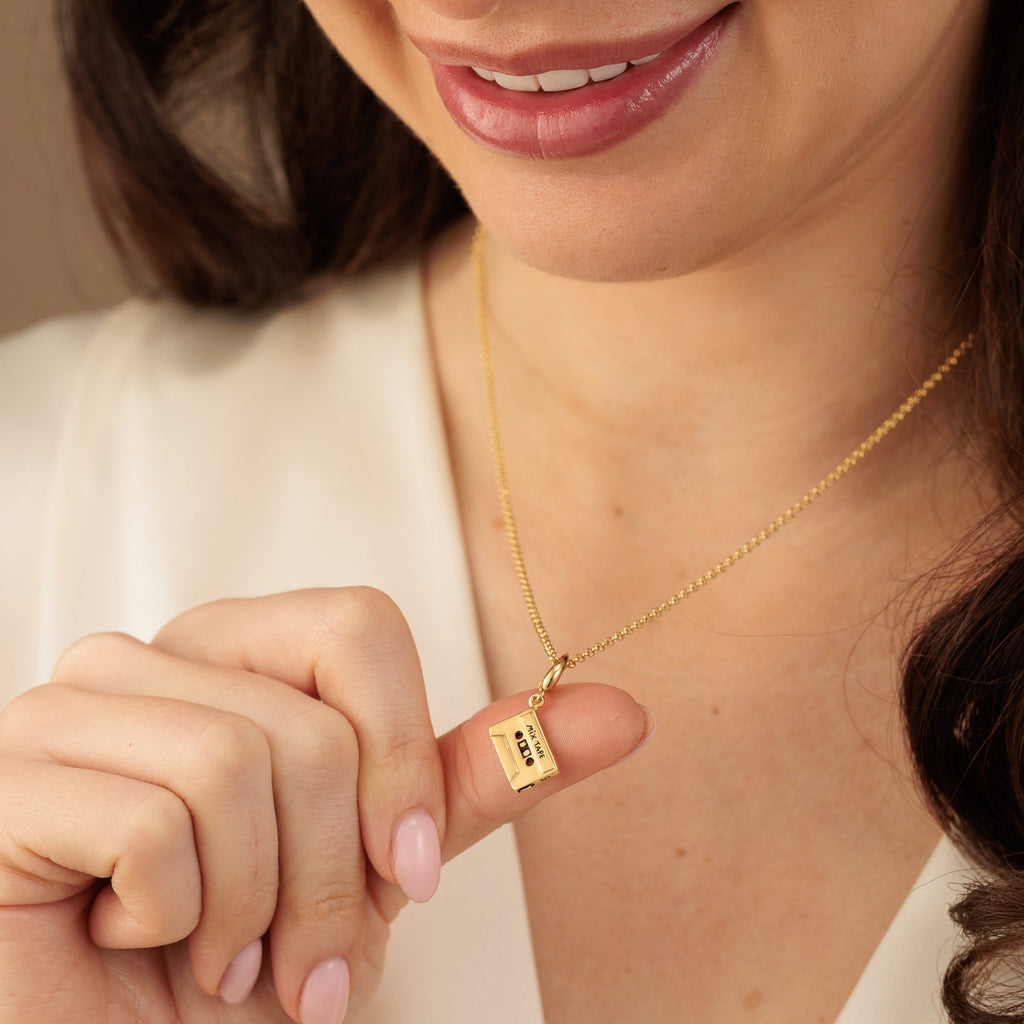 Gold Cassette Tape Charm Halskette | Shop Nory