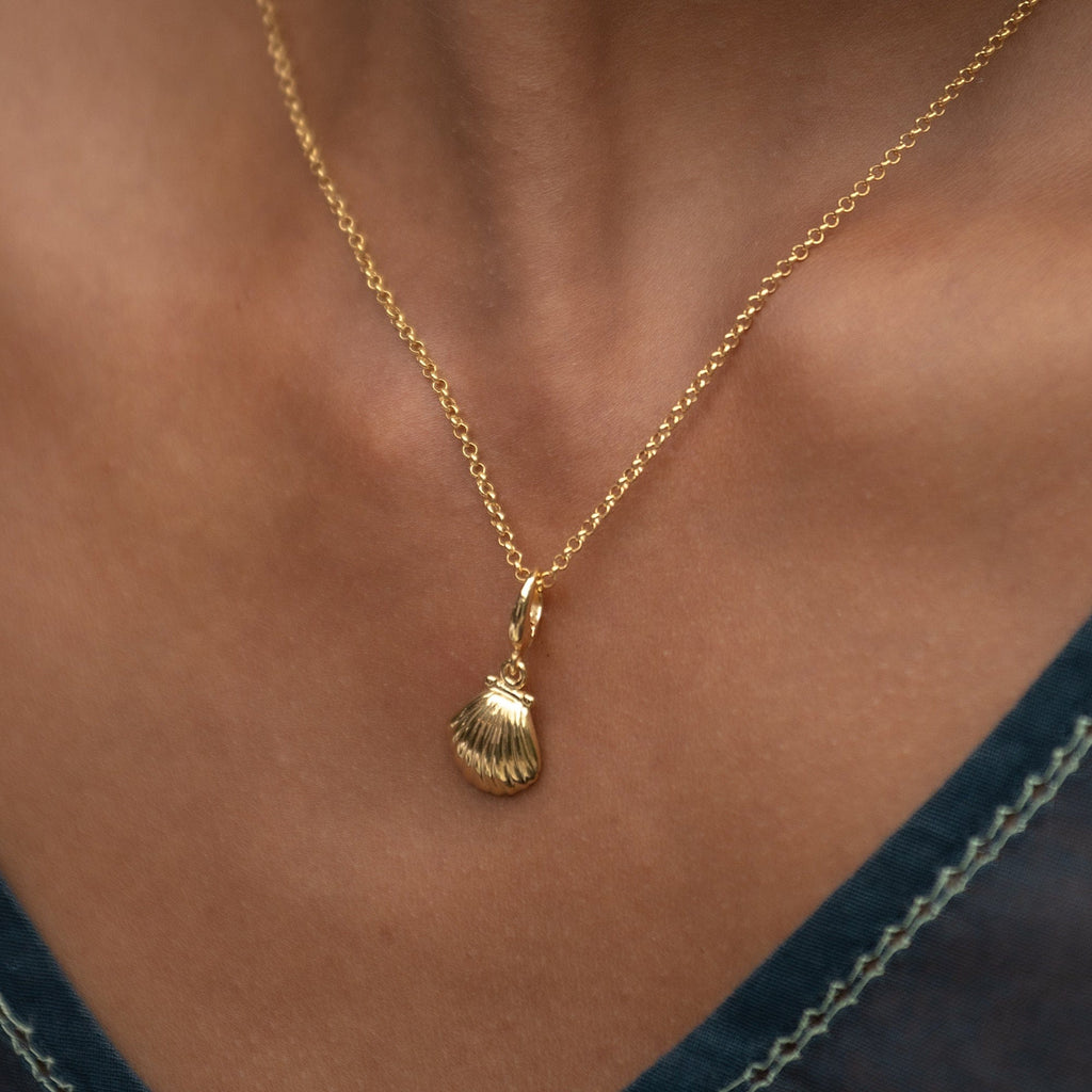 Gold Muschel Charm Halskette | Shop Nory