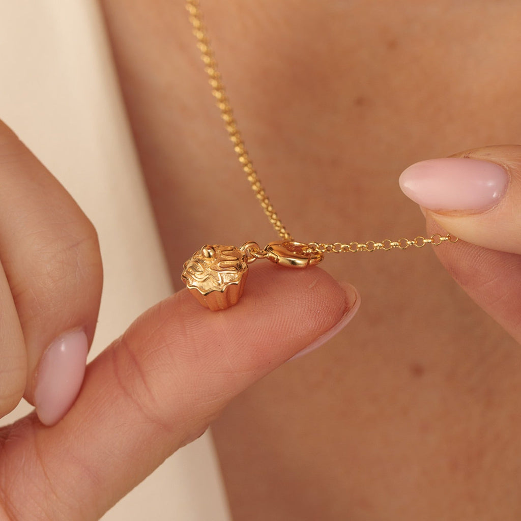 Gold Cupcake Charm Halskette | Shop Nory