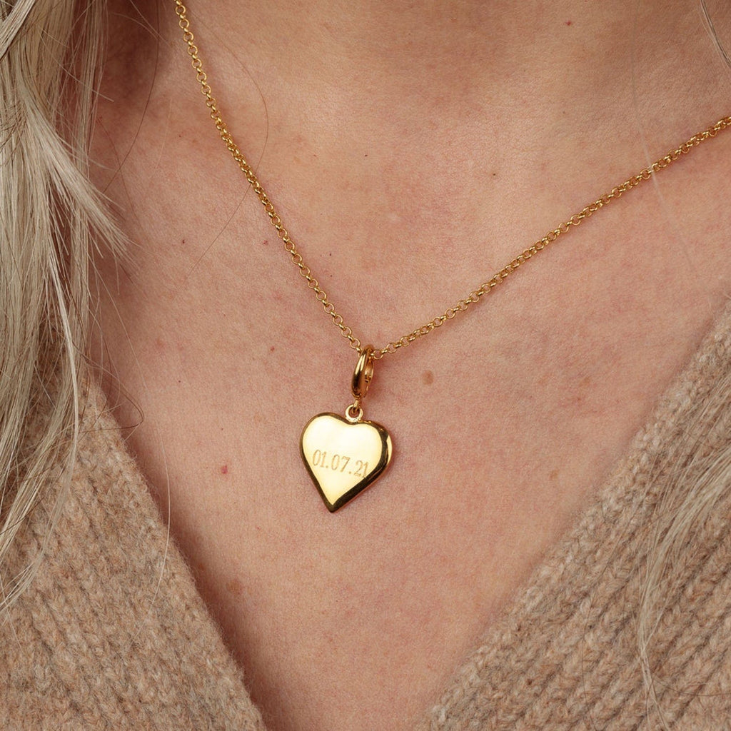 Gravierte Goldherz Charm Halskette (Mittel) | Shop Nory