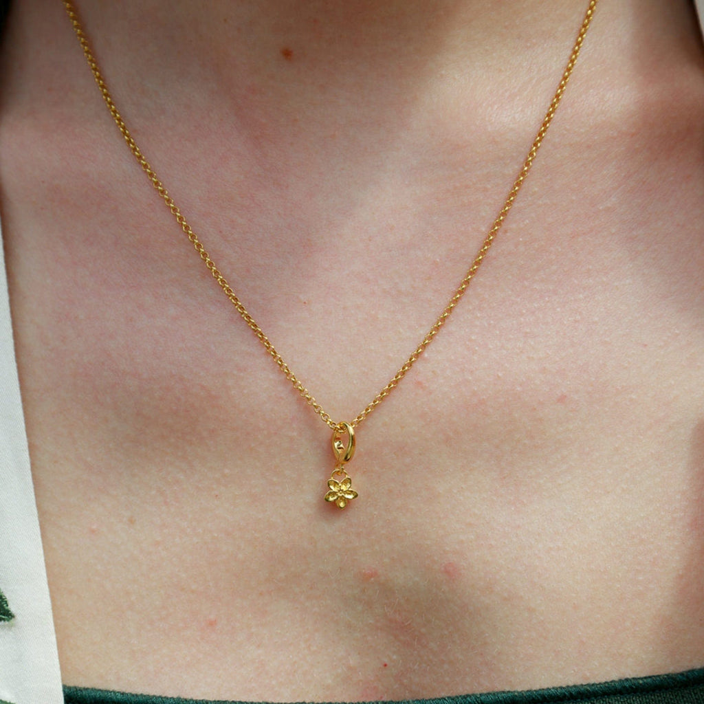 Gold Vergissmeinnicht Blüten Charm Halskette | Shop Nory