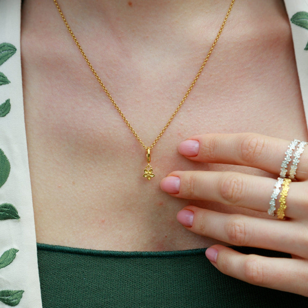 Gold Vergissmeinnicht Blüten Charm Halskette | Shop Nory